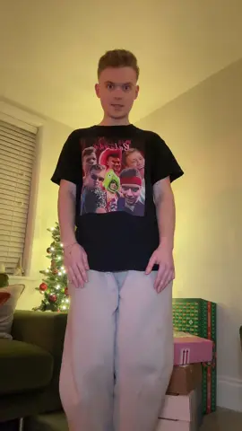 Just filmed an unhinged christmas special of @The Useless Hotline xx 