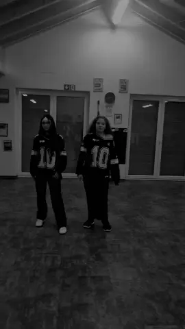 Jessica&Lina #dancer #tiktoktrend #trends #rookies #fyyyyyyyyyyyyyyyy #fypシ゚viral #viraltiktok #dance #drake #dancecrew #dancenow 