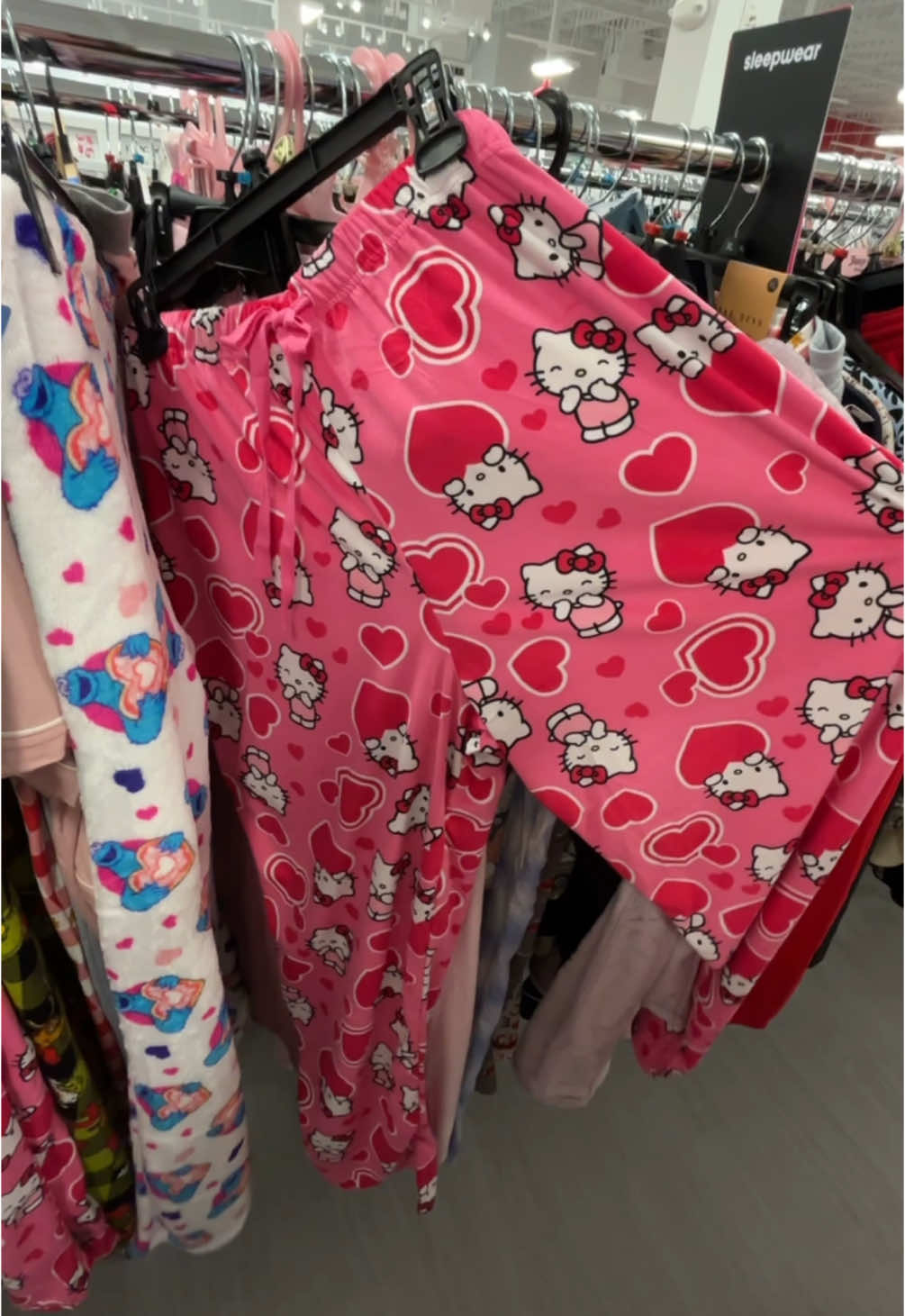 Come Valentines Day Shopping With Me At TJ Maxx!✨🎀💗 #tjmaxx #tjmaxxfinds #ValentinesDay #valentinesdaygift #homegoods #hellokitty #hellokittyfinds 