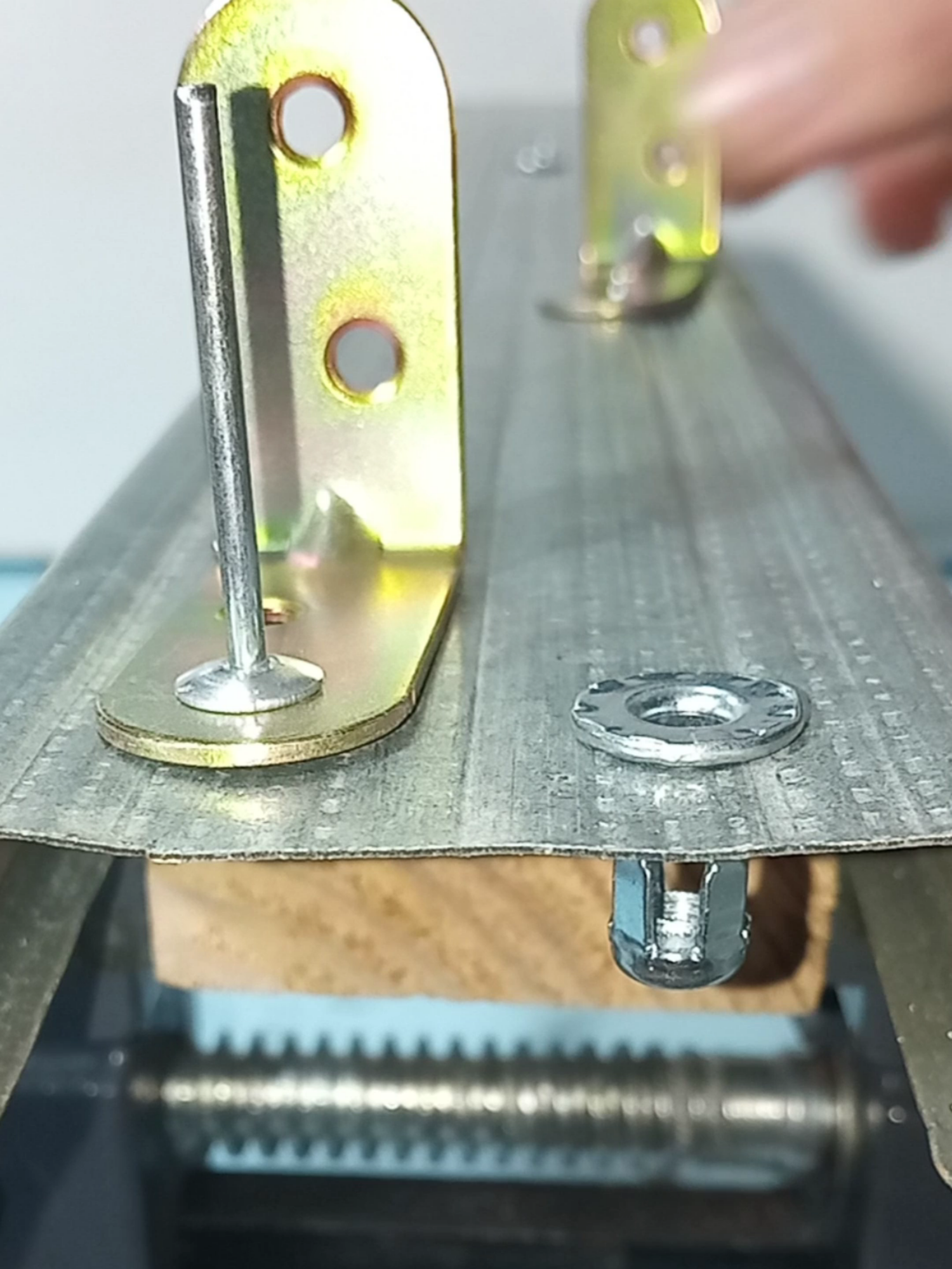 Metal rivets operating principle. Always use rivets correctly. Installation and removal demonstration. Helpful construction tips and skills #DIY #howto #construction #tips #skills #tool #rivet #metalworking