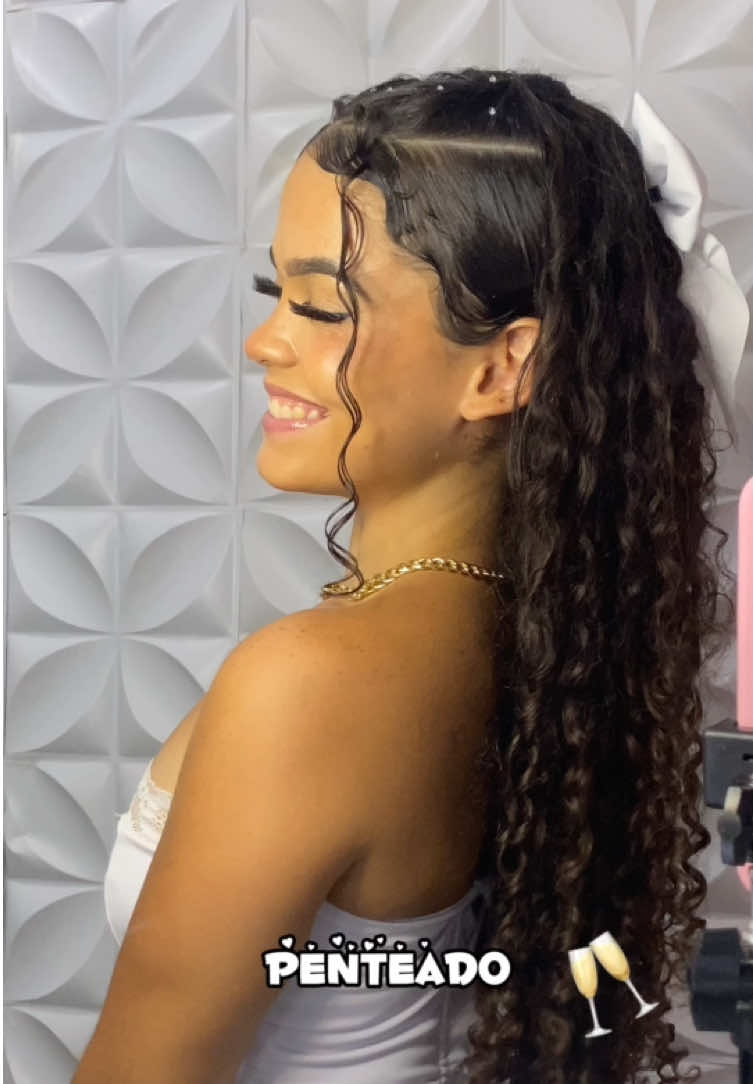 Opcao para anonovo, ja salvaa . . . . #anonovo #2025 #reveillon #penteados #penteado #cachos #cacho #finalizacao #cacheadas #cacheada 