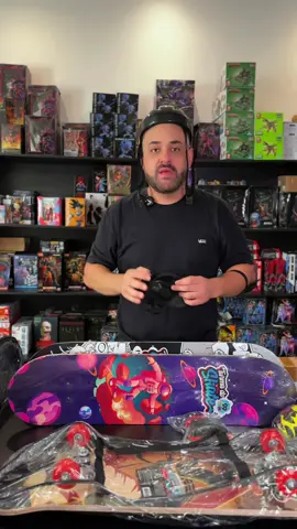 SKATE INFANTIL 🛹 O Kit Radical Turma do Skate é ideal para quem deseja começar no universo deste esporte radical. Ele acompanha os equipamentos básicos de proteção (Capacete, Cotoveleira e Joelheira) além de uma bag para transporte. PRONTA ENTREGA 🚚 Acesse o nosso site  e encontre um mundo de possibilidades! 📲⚡️ #skate #infantil #sk8 #skateinfantil #diversao #toys #brinquedos #actionfigures  #colecionador #nerd #rootscommerce #foryou #viral 