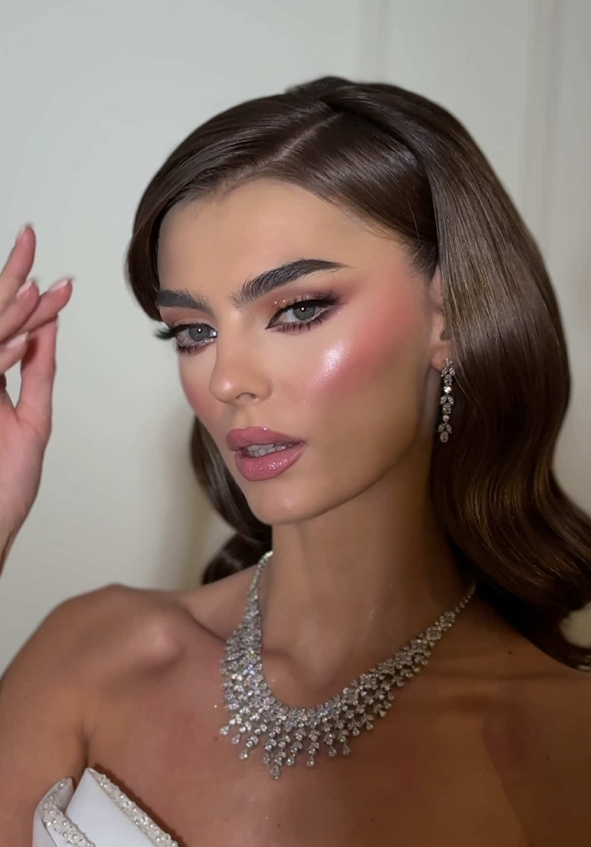 مكياج عروس بتصوير التلفون بدون وله فلتر🤍👰🏻‍♀️باقي تقاصيل اللوك على صفحتي في الانستا #البحرين🇧🇭 #مكياج_عروس #جلوه #مكياج #عرايس_2024 #bride #fyp #bahrain🇧🇭 #عروس #جلوه_البحرينيه #trend #gcc #المشاعر_مش_كلام #وائل_جسار 