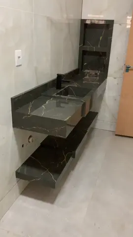 Mais um serviço concluído lavatório com cuba de semi-encaixe prateleira e nichos em porcelanato  #bancadasemporcelanato #banheiros #feitosobmedida #nichodeporcelanato 