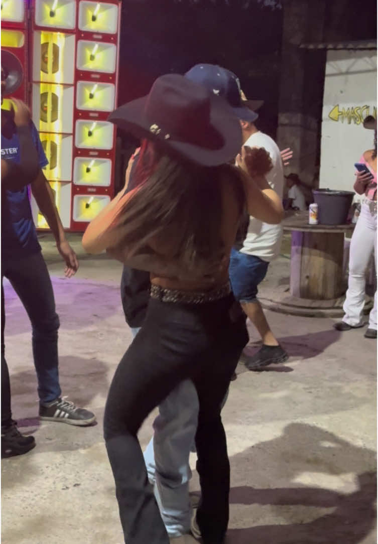 Tome forró 😍🔥💃.                                                                         #foryou #cavalgada #forrozeiros #fy #viral #forronotiktok #piseirotiktok #piseiro #forrodasantigas #fyp 