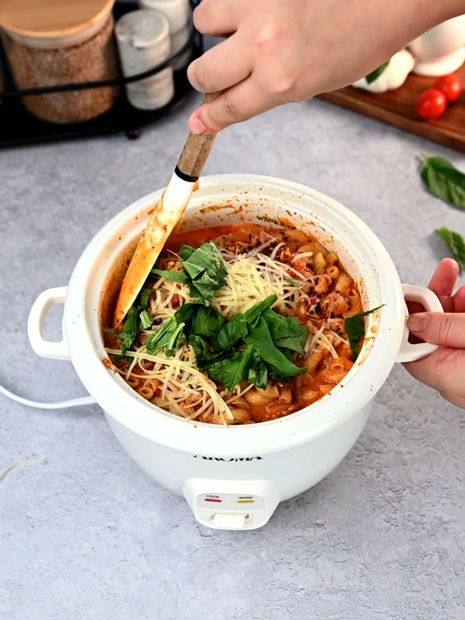 Would @lionfieldmusic approve? 🤔🤌 #onepotpasta #ricecooker #KitchenHacks