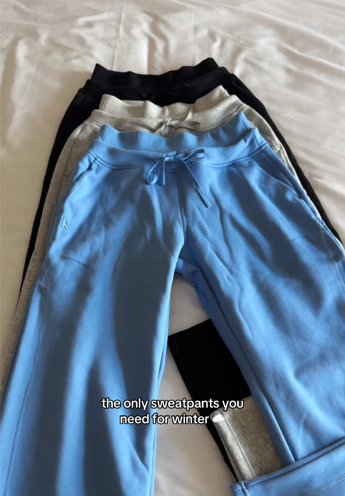 the coziest sweatpants to exist!!☁️ fleece lined for winter 🥹 in my “december finds” list ☁️ #sweatpants #amazonfashionfinds  #thingsidontregretbuyingamazon #sweatpantsoutfit #amazonwinterfashion #comfyclothes #amazonloungewear #amazonfashion #loungewear  #loungewearstyle 