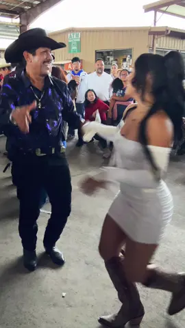 Bailando en la pulga de alamotx#💃🕺🎶❤️ #Cumbia #🌴 #dance 