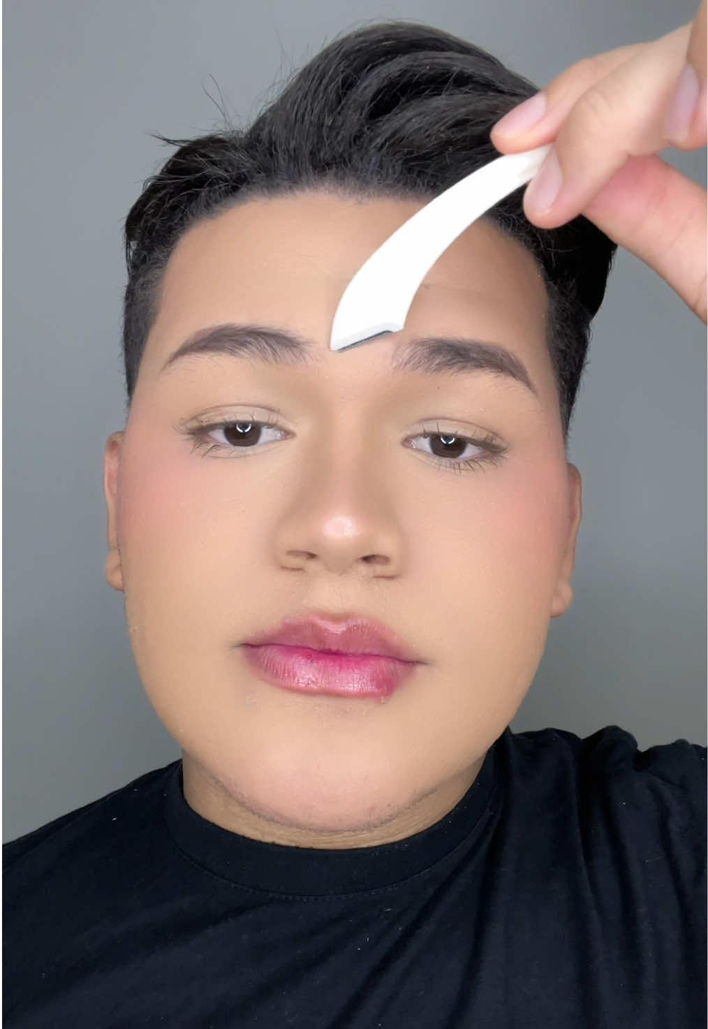 eyebrow trimmer