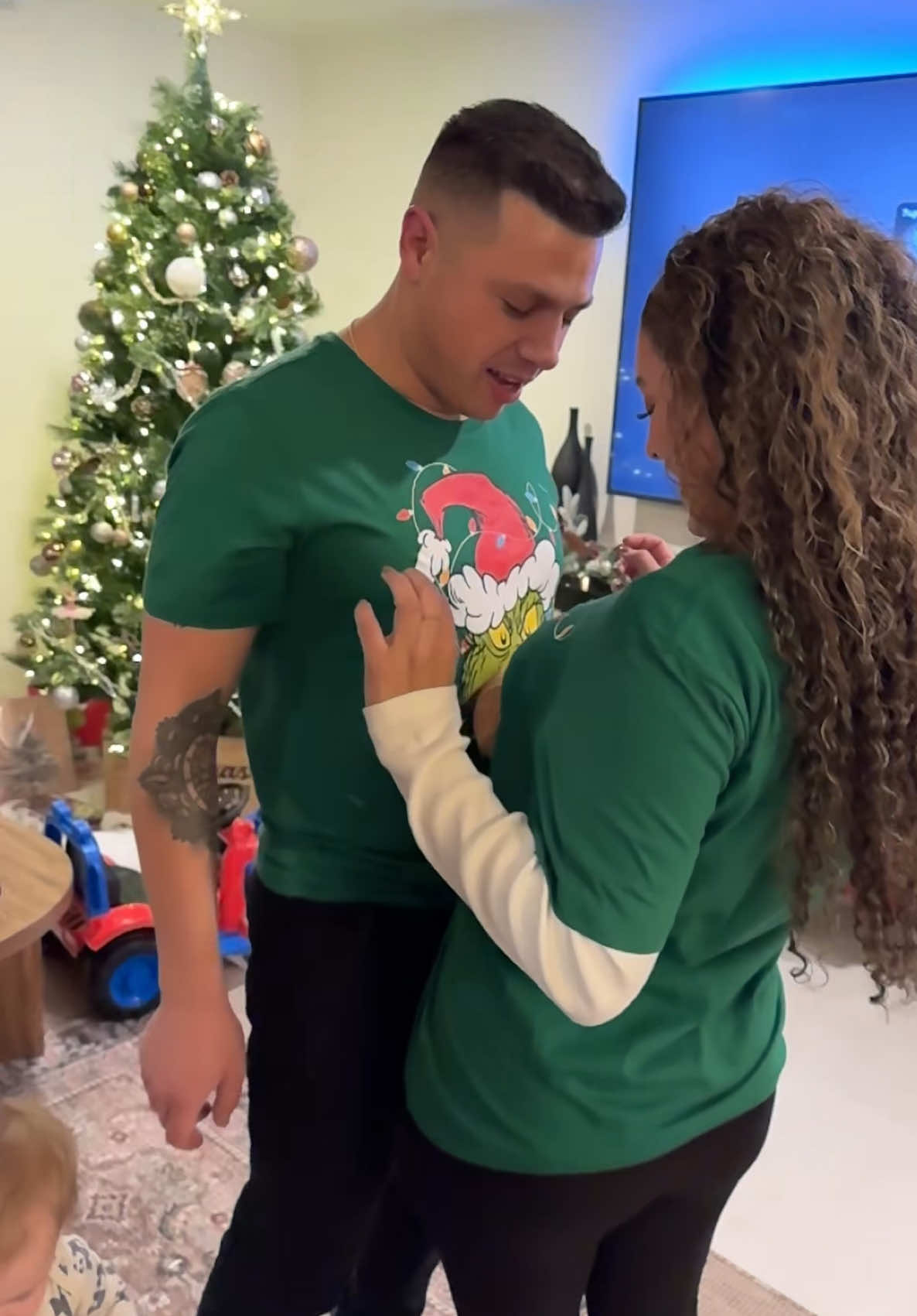 Add this to your next family Christmas game list! 🎄😂 Coconut Smooch! 🥥 🌴😘 #coconutsmooch #christmasgames #putthelimeinthecoconut #familychristmas #justgowithit #tiebreaker 