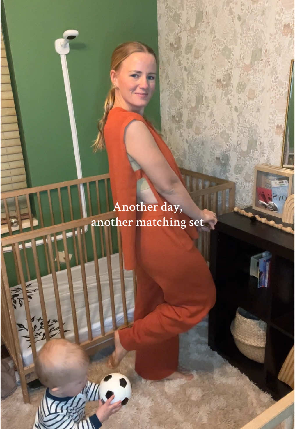 Nothing like a matching set to make you look so put together while also being so comfortable 😍 #matchingset #twopieceset #sweaterset #momlife 