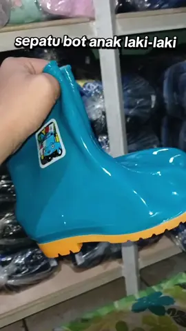sepatu boot air fashion anti selip #sepatubootanak #sepatuanak #sepatu #tayo #adlihibatul 