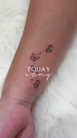 My little favourties from the last weekend!! Im excited to see everyone again next weekend before christmas 🫶🏻🫶🏻🫶🏻 #CapCut #tinytattoos #yegmarket #yegtinytattoo #markets #tattoo #finelinetattoo #fineline 