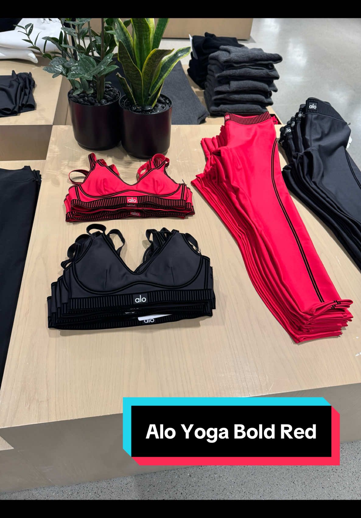 Alo Yoga Bold Red♥️🫶🏾 @Alo Yoga #boldredset #aloyoga #workoutset #pilatesprincess #athleisure #shopping #fyp #grwm 