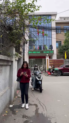 Đang đi chơi mà gặp giày bẩn ư? Không phải lo đâu nhé bạn mình ơi! 💦👟 Lấy ngay 