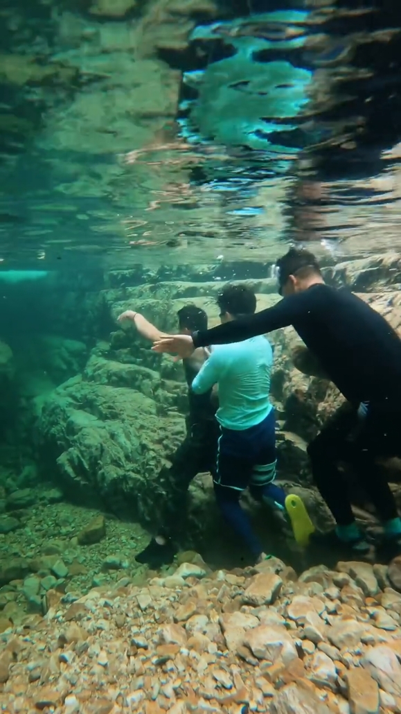 walking 🚶 under water 💦  #scubadiving #WATER #SHANA #SHANA #swim #omg #underwater #PARADISE #asianculture 