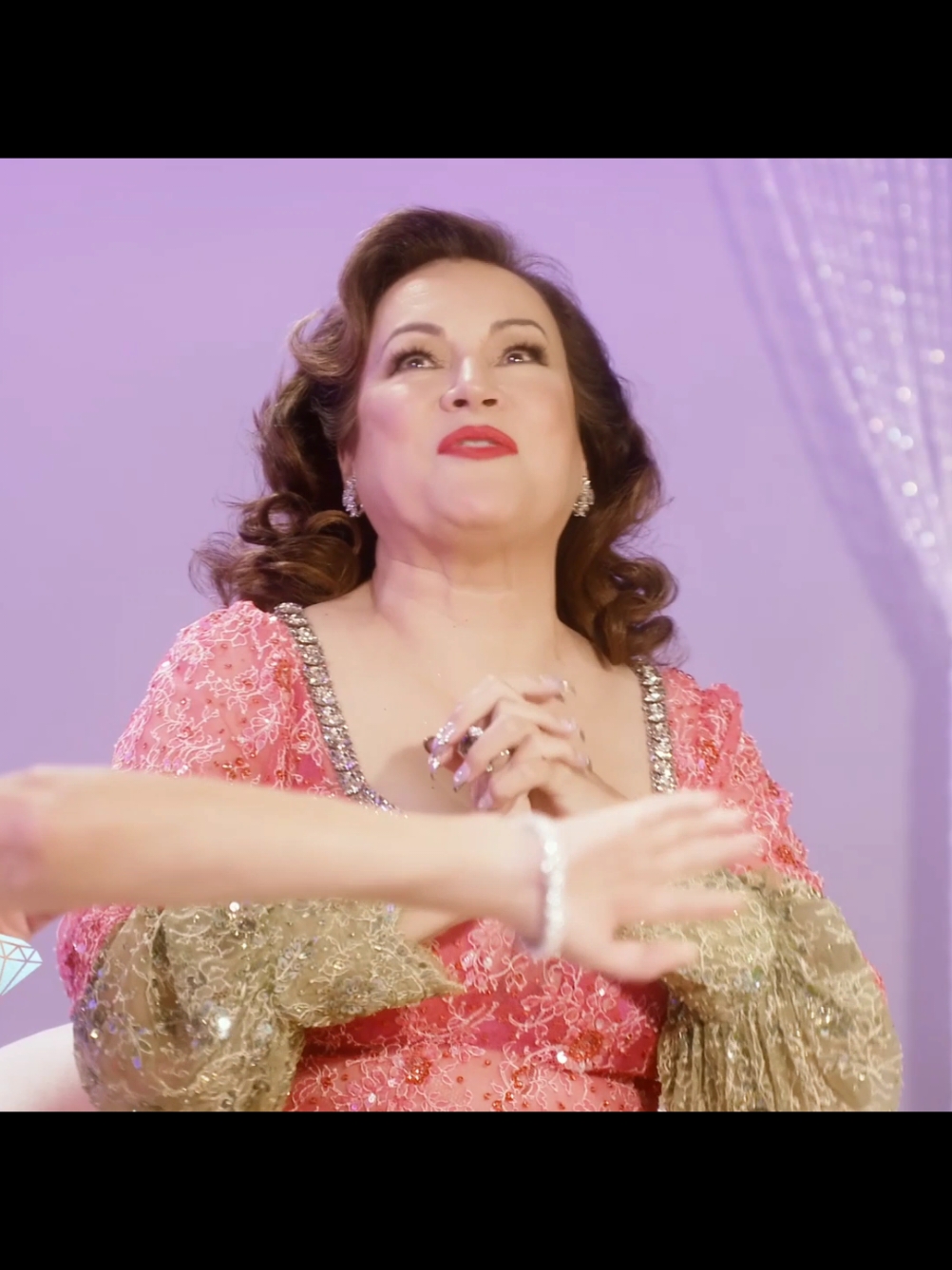 Jennifer Tilly 💜 #watchwhathappenslive #viralvideo #realitytv #realityshow #fyp #bravotv #andycohen #popculture #wwhl #kylerichards #doritkemsley #erikajayne #garcellebeauvais #suttonstracke #kathyhilton #lisavanderpump #rhobh #realhousewivesofbeverlyhills #jennifertilly 