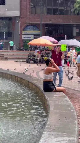 seau avec de l'eau surprise 🙀#funnytiktok #prankfunny #bromas #funny #humortiktok 