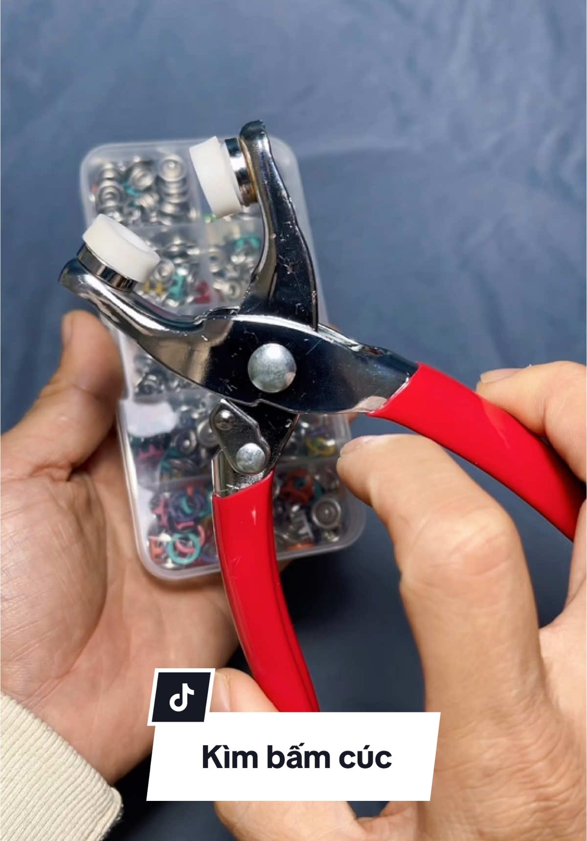 Bộ kìm bấm cúc tặng kèm hộp 100 hoặc 400 cúc. #kimbamcuc #kimbamcucquanao #kimbamcucao #bamcucao 