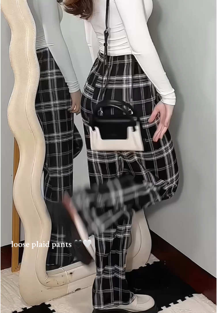 plaid pants wide leg pants 🖤🤍 #plaidpants #widelegpants #loosepants #comfypants #squarepants 