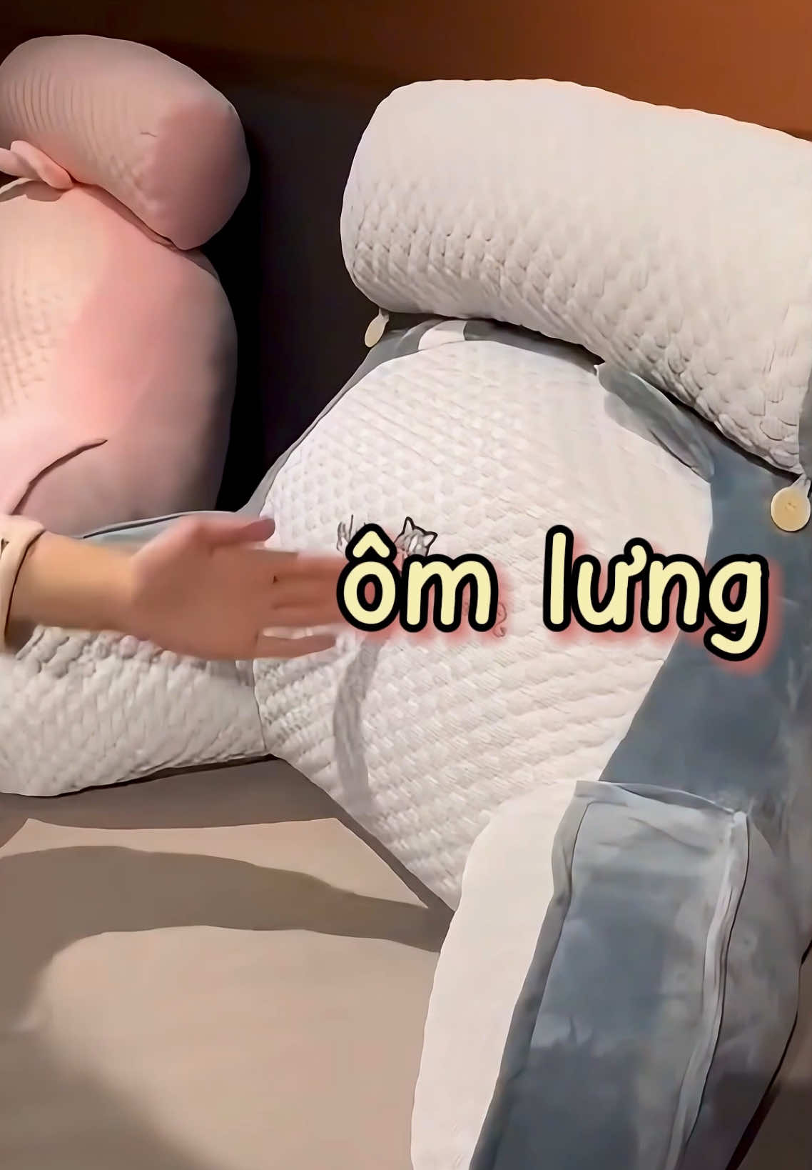 gối tựa lưng đầu giường đa năng có thể làm cả đệm ghế ngồi, gối ôm, gối nằm #goitualungdaugiuong #goitualung #goituadaugiuong #goidaugiuong #reviewerla 