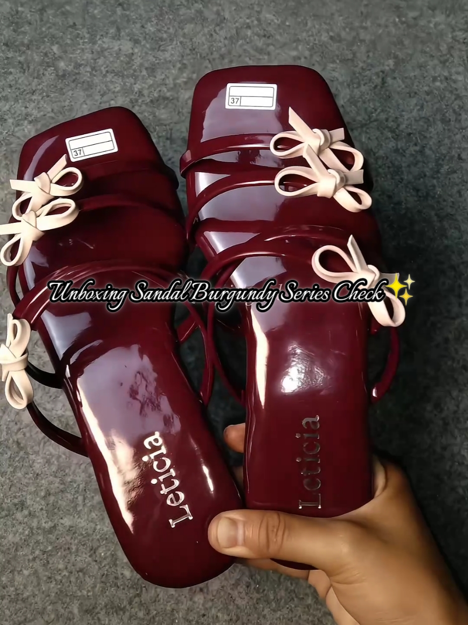 Rekomendasi sandal pita lucu warna burgundy yang banyak diminati✨😍 #sandalwanita #sandalflat #burgundy #sandal 