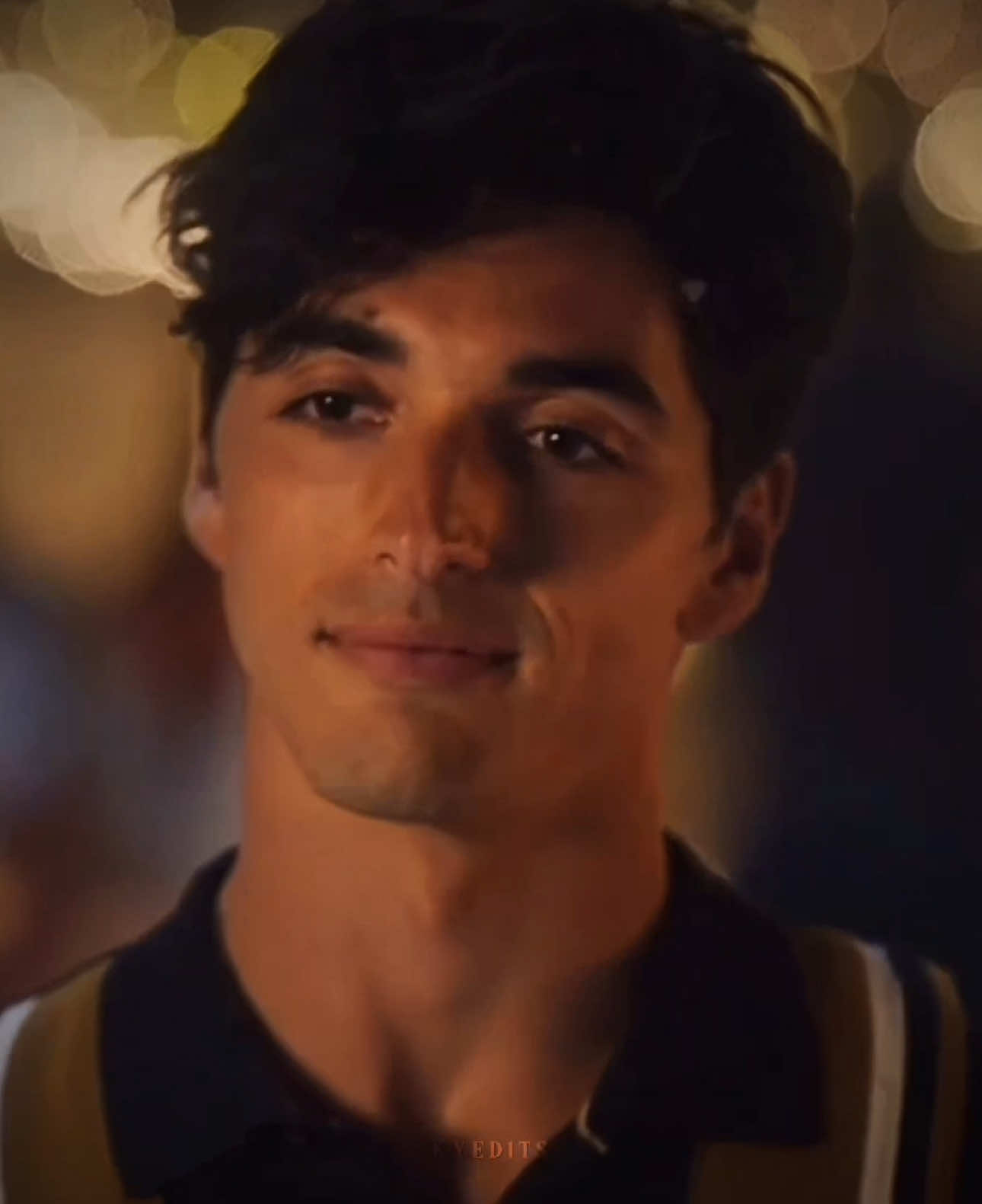 Show me your broken heart and all your scars. Baby, I'll take you as you are 🥹🖤 A kissingChambers crossover edit ☺️ #taylorzakharperez #nicholasgalitzine #crossover #auedit #firstprince #rwrb #redwhiteandroyalblue #marcopena #thekissingbooth #chambers #elliotlefevre 