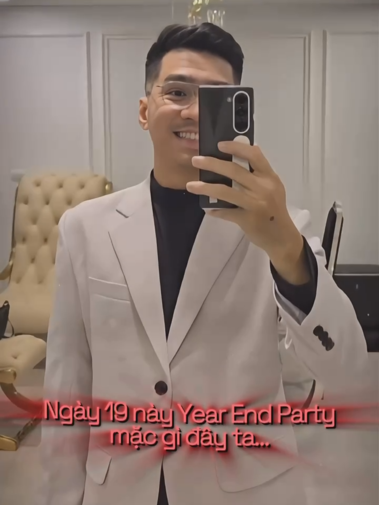 Ngày 19 này công ty mình có tổ chức Year End Party... Mọi người giúp mình vote nên chọn bộ nào nhé...  #pewpew #taphoapewpew #jbagy