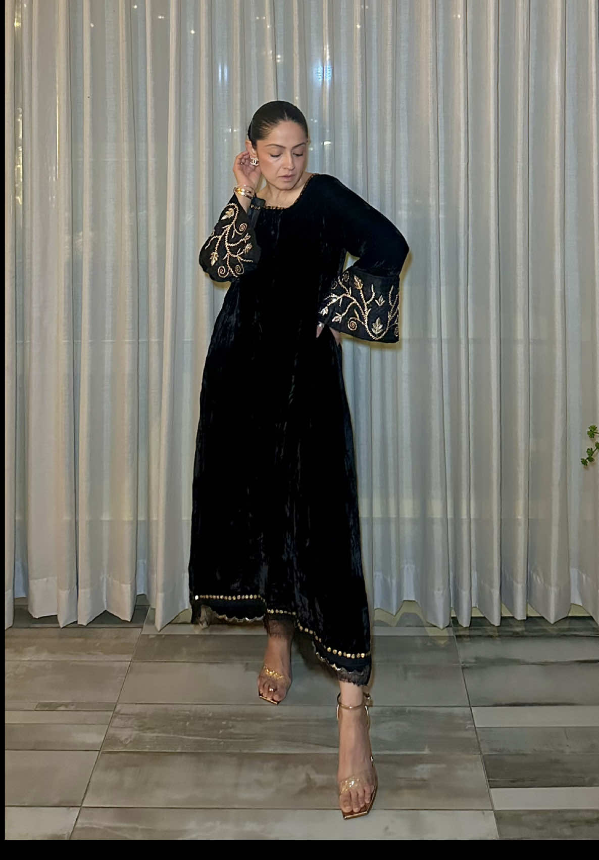 Velvet series✨  #fyp #vibe #viral #viralvideos #OOTD #fashion #style #zindagi #desigirl #fashionblogger #styleinspiration #explore #explorepage #pakistanifashion #pakistani #pakistanvogue #pakistanstylelookbook #pakistanstreetstyle