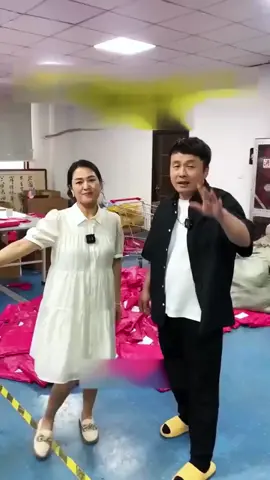 Tạm biệt cách mài dao truyền thống, dụng cụ mài dao này nhỏ gọn và tiện lợi. Chỉ cần mài nhẹ vài cái, dao cùn sẽ trở nên sắc bén ngay!