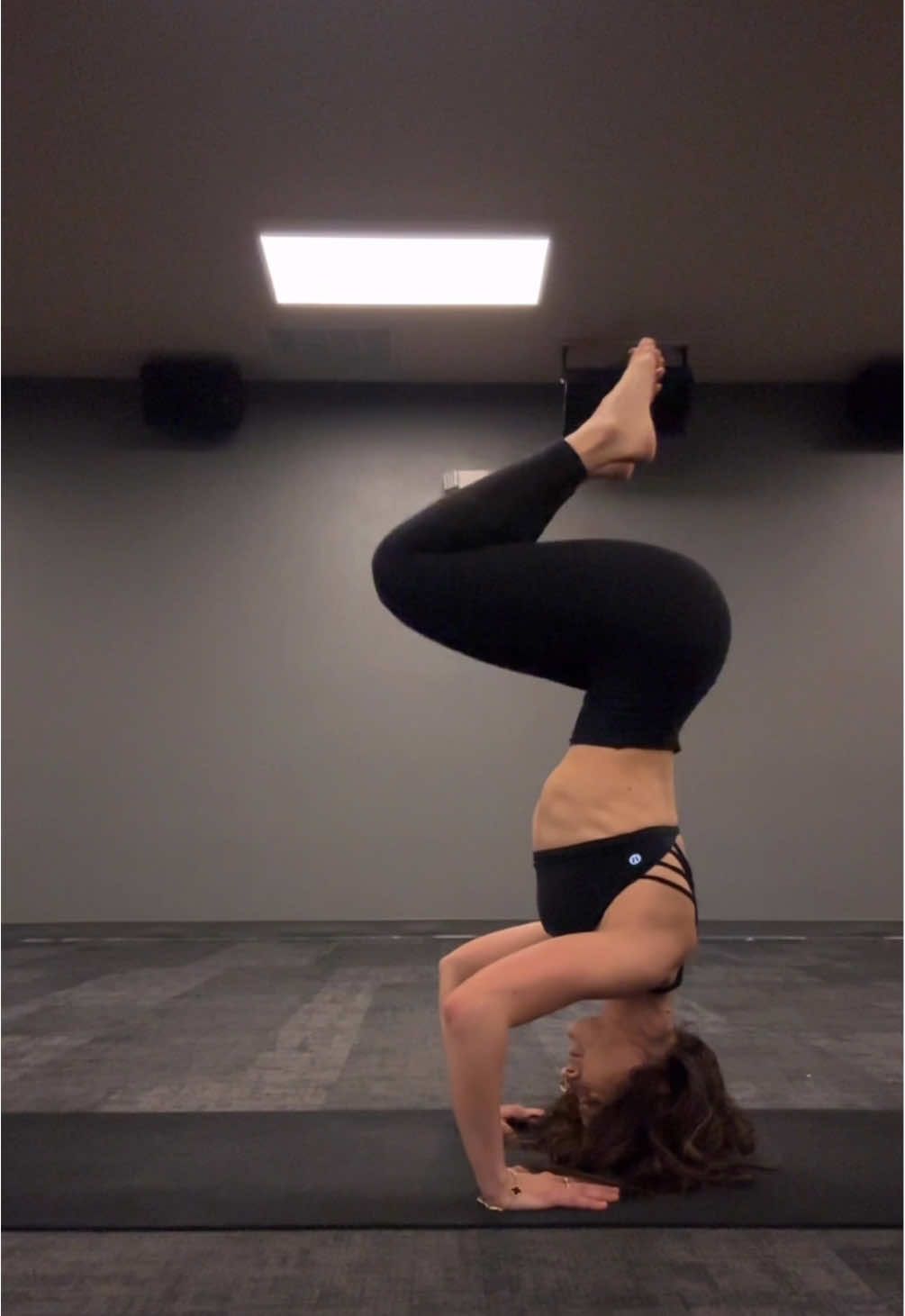 “They say love is in the air, so I”  #HYFR  #tripodstand  #yoga  #yogaflow  #hotyoga  #tripodtocrow 