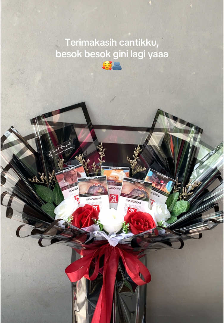 🥰 #buketbunga #buketrokok #buketwisuda #ponorogo #ponorogo24jam #fyp #foryou 
