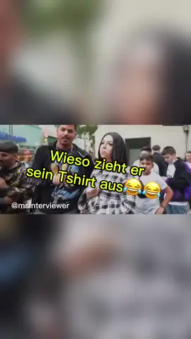 Warum zieht er sein Tshirt aus😂😂 #interview #funny #fyp #witzig #tshirt #viral_video 