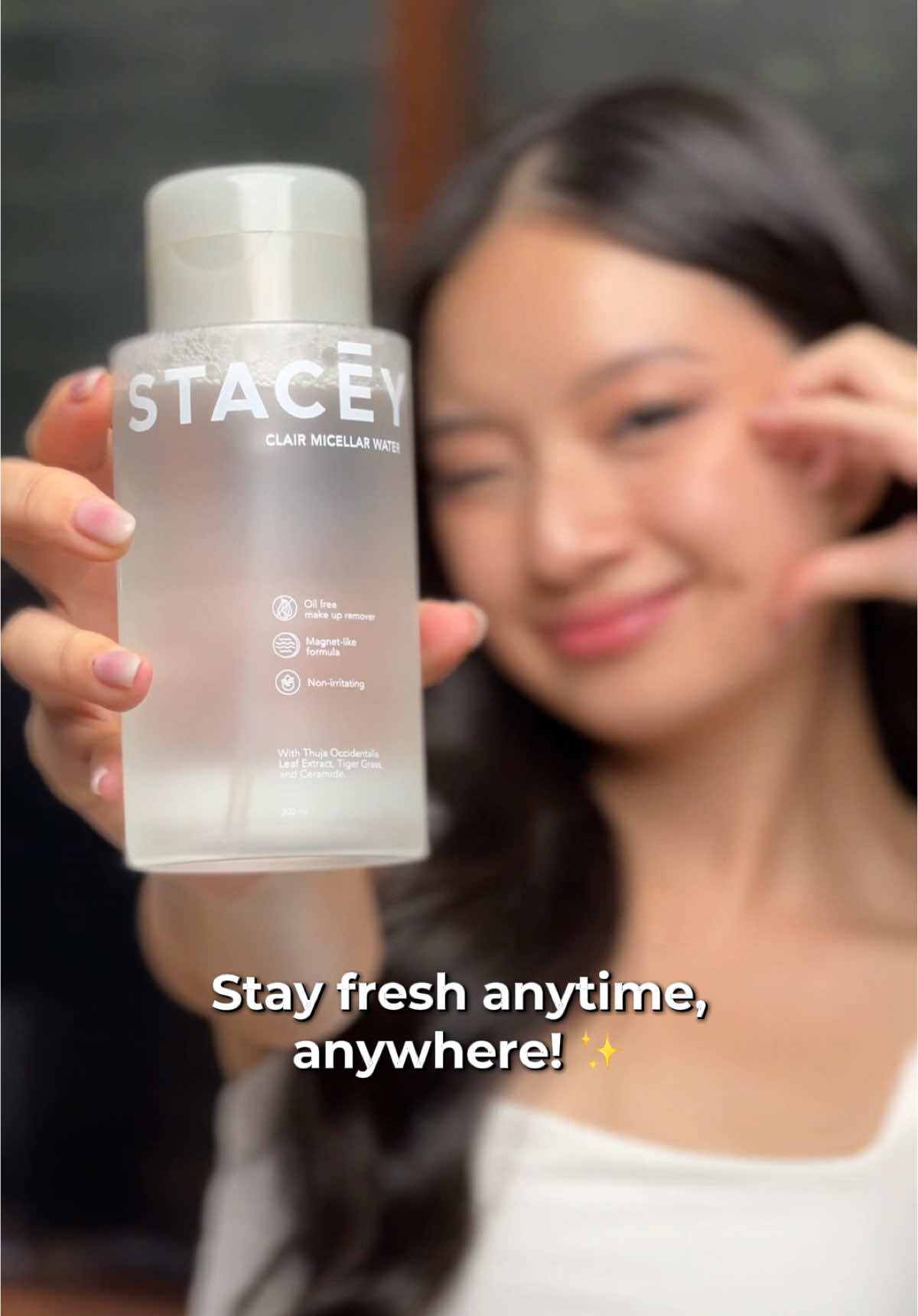 Bye-bye makeup dirt! 😜 With magnet-like formula, our micellar water cleans effortlessly in just one swipe. 💦 #stacey #micellarwater 