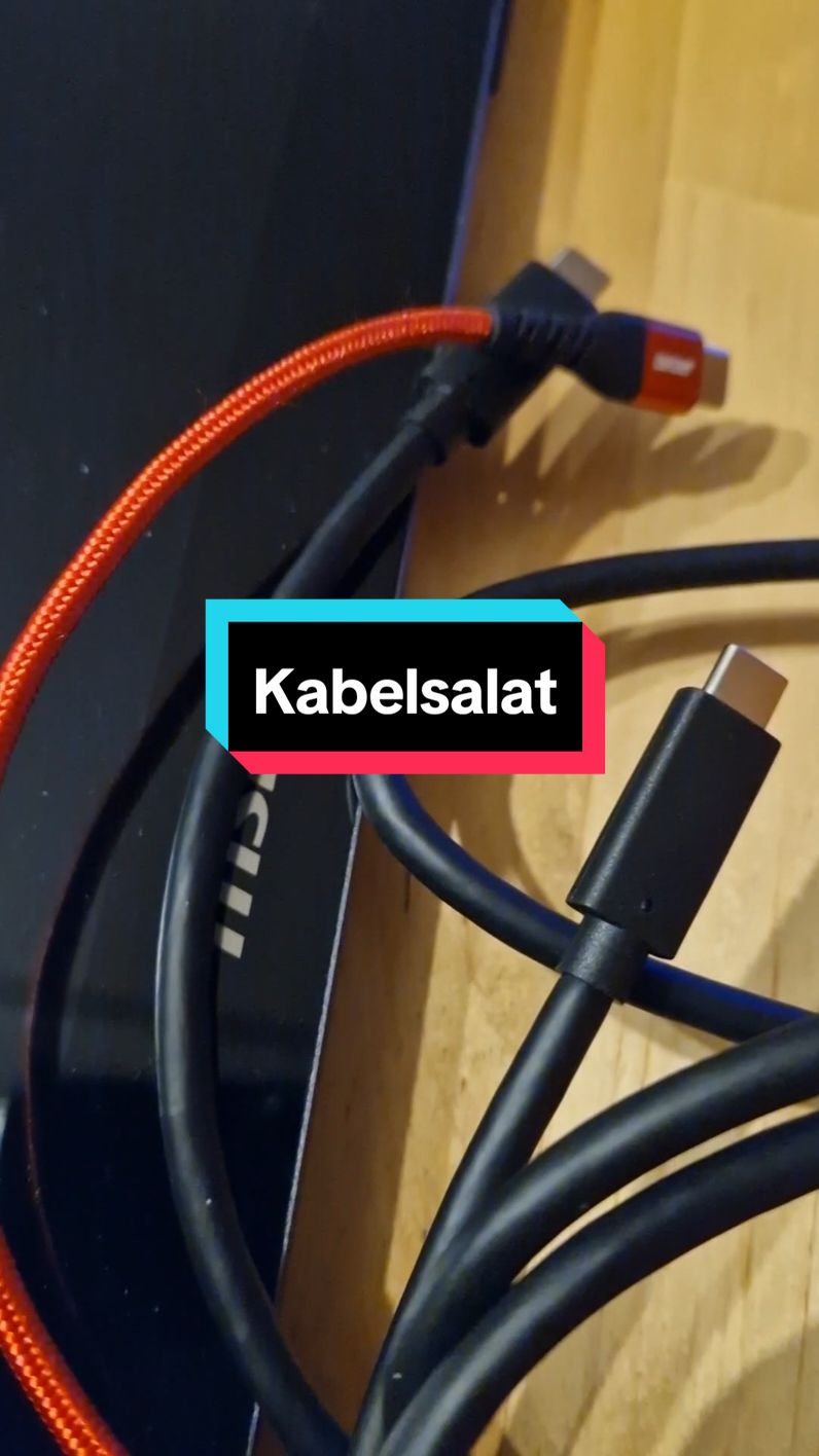 Diese ganzen #usbc Kabel treiben mich in den Wahnsinn. Wann kann so ein #usbckabel eigentlich den #dpaltmode und wann nicht? Nicht mal in den Amazon Rezensionen findet man Infos, ob #dpalt funktioniert oder nicht. 
