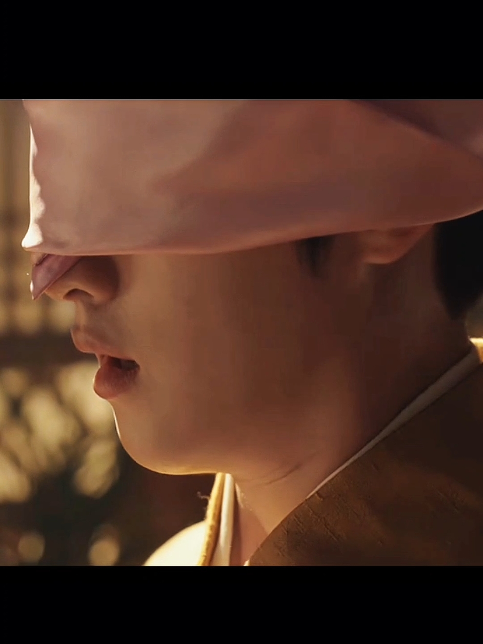 When the composed General was unintentionally teased by his wife 😏🫣🔥  P.S this drama broke me out from my long hiatus 😳🙌🫶 #cửutrùngtử #lýquânnhuệ #mạnhtửnghĩa #九重紫 #mengziyi #liyunrui #blossom #cdrama #fyp @wetv_official 