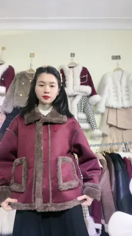 Thêm ít màu đỏ đô #xuhuong #anhchushop #xuhuongtiktok #hottrend #TikTokFashion #tiktokviral #sandealthantoc #TikTokAwardsVN 