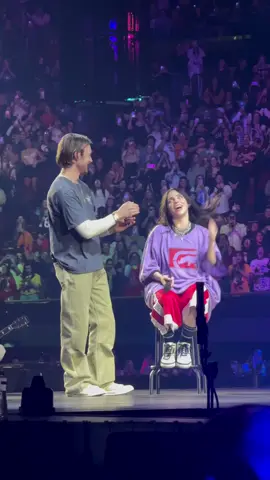 Happy birthday billie thank you for everything you do <3 #billieeilish #hmhas #tour 