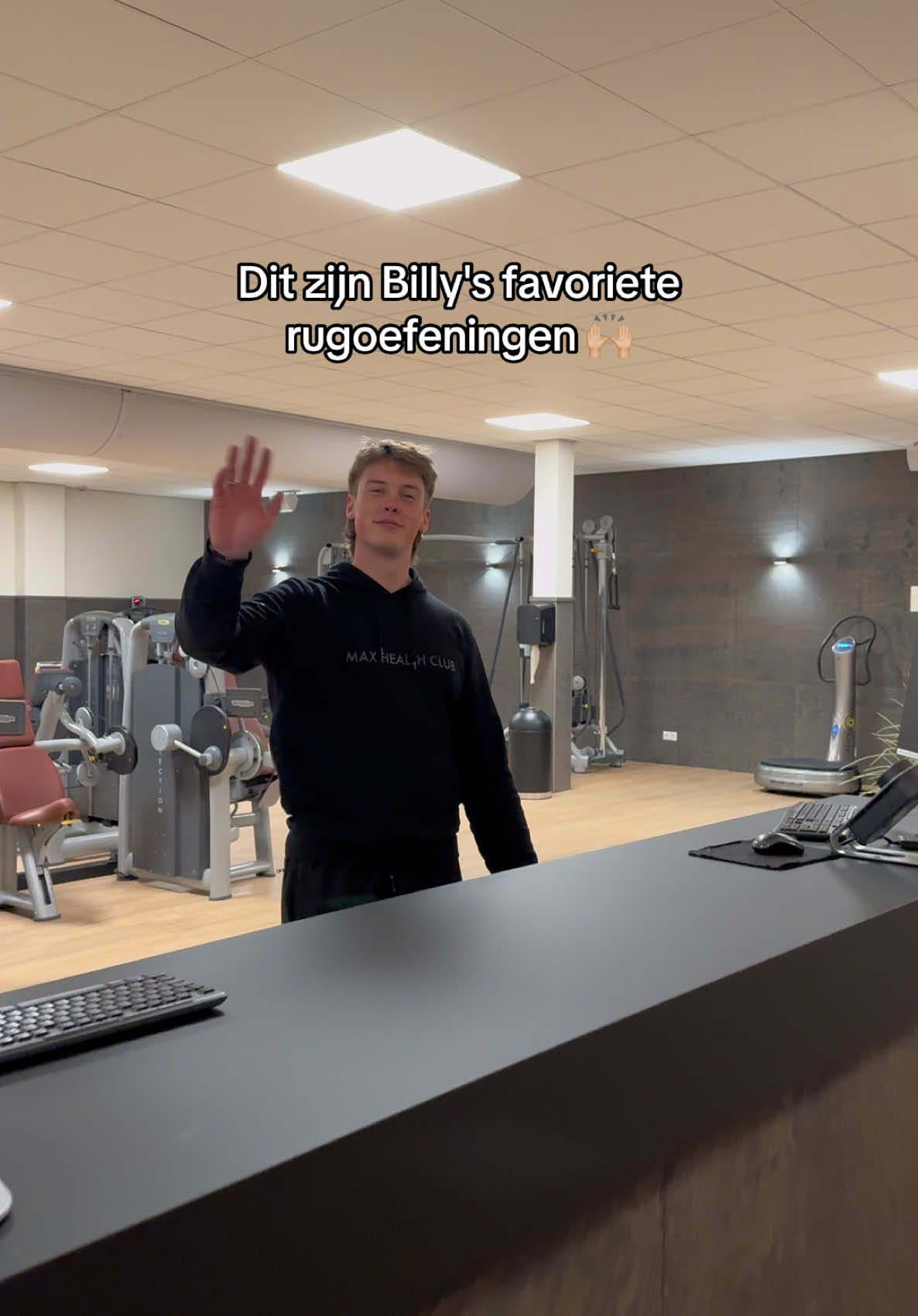 Welke oefeningen wil jij nog meer zien? 🤩🙌🏼 #maxhealthub #aandevliet #rug #back #oefeningen #Fitness #fitnessdenhaag #wellnessdenhaag 