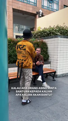 Kalau ada orang asing minta bantuan kepada kalian, apa kalian akan bantu?  #mrterimakasih #mrterimakasihberbagi #berbuatbaik_dengan_mrterimakasih #amal #charity @lukman.nurja 