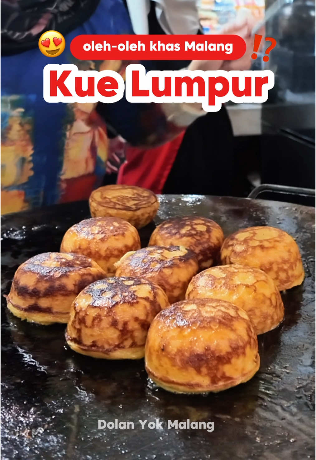LUMPUR ENAK DI PASAR KLOJEN MALANG  📍Lumpur Kentang Panggang, Pasar Klojen Malang ➖➖➖➖➖➖➖➖➖➖➖ #lumpur #kuelumpur #kue #kuetradisional #jajanantradisional #jajananjadul #jajanansekolah #jajananmurah #pentol #malang #kulinermalang #surabayafoodies #destinasimalang #jajanan #jajananmalang #dolanyoksurabaya  #foodies #surabayakuliner #camilan #fyp #foryou #foryoupage 