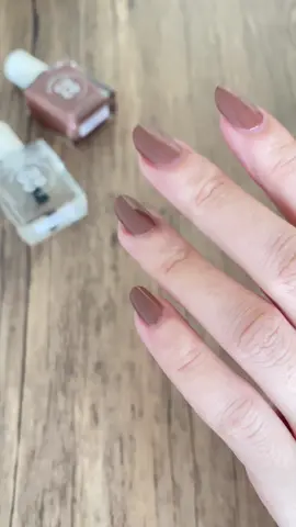 Coffee o’clock vibes ☕️💅 #cuco #curatedcolors #coffeenails #nailpolish 