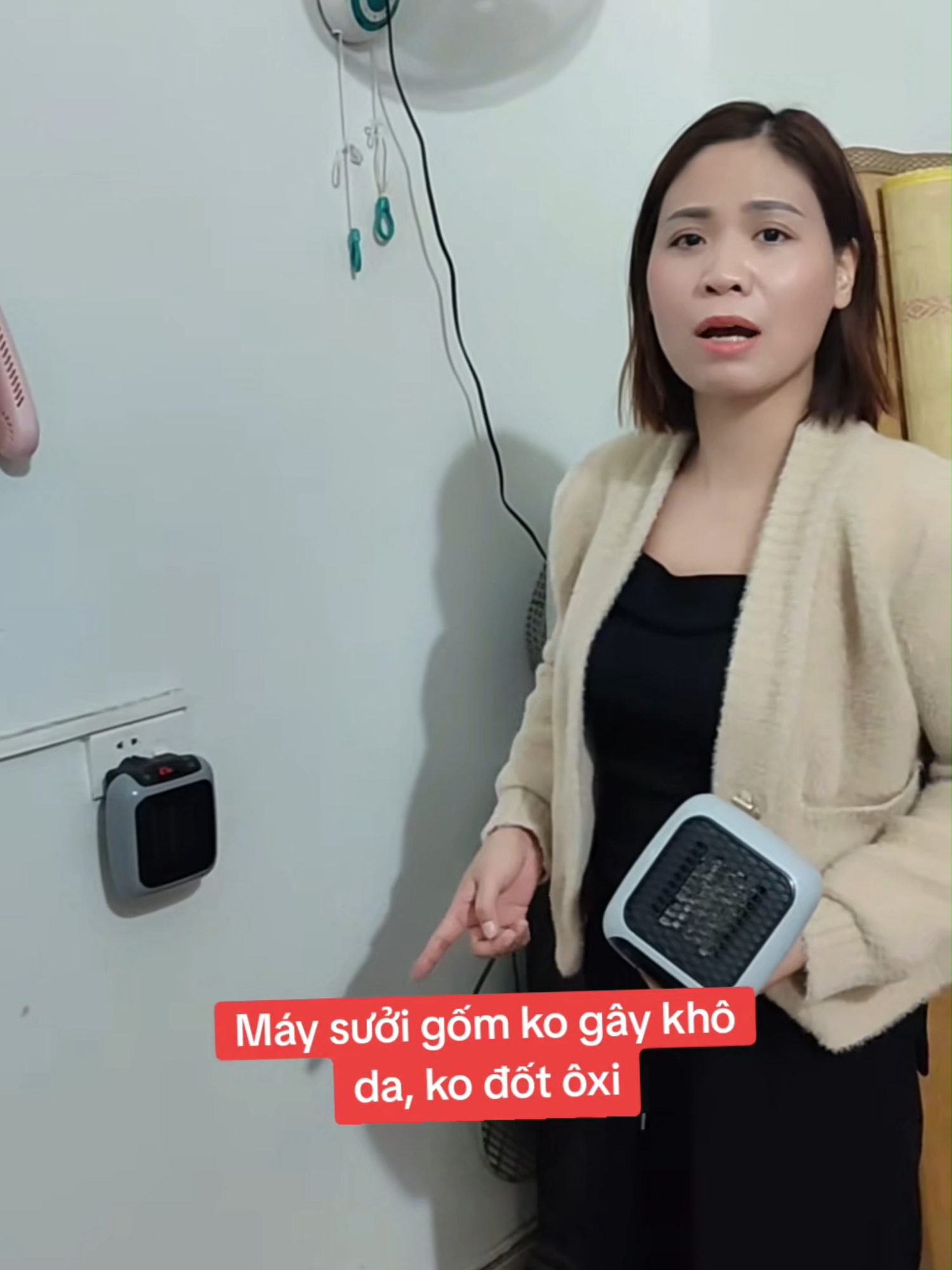 Mùa đông không lạnh khi có máy sưởi mini treo tường 900W! Làm nóng nhanh, tiết kiệm điện, miễn phí ship! Inbox ngay để không bỏ lỡ ưu đãi HOT! #MáySưởiMini #MùaĐôngKhôngLạnh #TiếtKiệmĐiện #GiảmGiáSốc #ƯuĐãiHômNay
