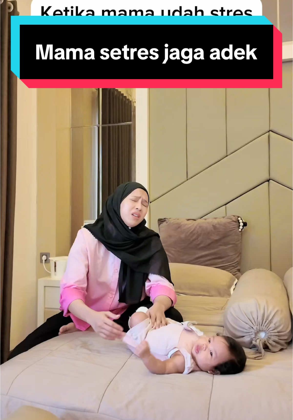Siapa nih yg stres banget kalau jaga anak aja mulu di rumah tp gak pernah jalan2 😂 Sebagai suami yang baik aku tukaran sama fatma dia jalan2 aku yg jaga adek. Dan gak lupa kalau ajak jalan2 ke mall selalu bawa Mitu Baby Wipes ganti popok jadi gak ribet kalau ade harus ganti popok kita wajib nih jadi suami yang serba bisa 😍 #MituTravelReady #MituPemadamKerewelan @MITU Baby 