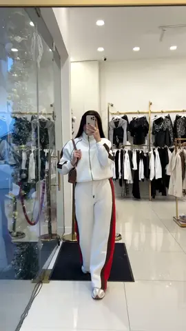 #sportsuit#whiteoutfit#outfit#outfitideas#new#newcollection#bag#clothes#boutique#nazareth Contact Us 📲 0529547222