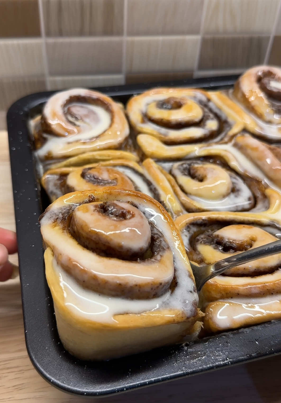 cinnamon roll kenapa enak bgtt😮 Resep creamcheese : 120 gr cream cheese 55 gr gula halus 4-5 sdm susu uht