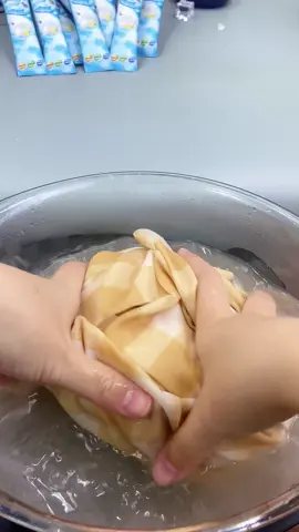 Pakaian bayi perlu perawatan ekstra? SoEasy aman digunakan untuk pakaian bayi. Teknologi kami menjaga warna tetap cerah dan bebas bakteri. Beli sekarang dan lindungi si kecil! #SoEasy #AmanUntukBayi #WarnaCerah #BeliSekarang