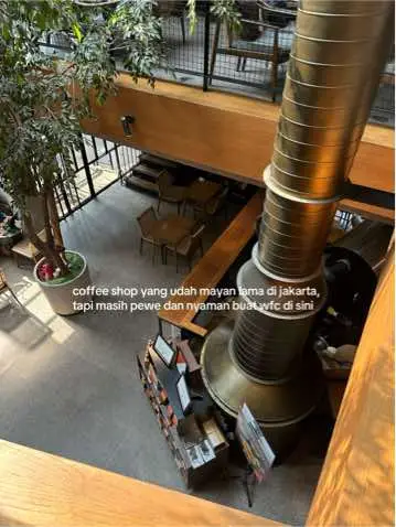 siapa yang sering ngopi di sini? 🙋‍♀️ #firstcrack #coffeeshopjakarta 