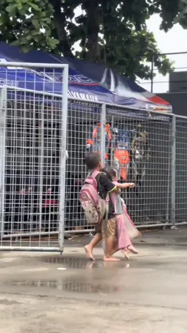 rekapan video | semua anak tidak ingin menjadi seperti ini, tetapi keadaan lah yang membuat mereka seperti ini. . . Buat kalian yang masih mengeluh tentang apapun, jangan lupa bersyukur ❣️ #anakjalanan #anakjalan #quotestory #foryoupage #pyp 