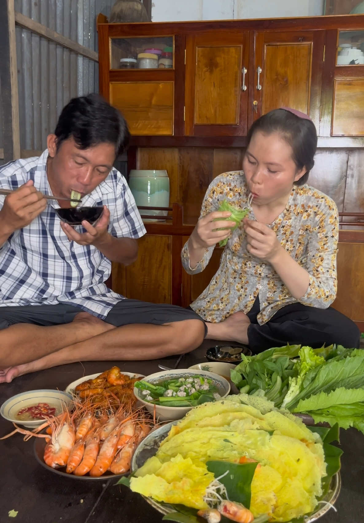 Củng lâu mình chua ăn bánh xèo ,có ít lá cải to nay làm bánh với em nha#ăncungtiktok 